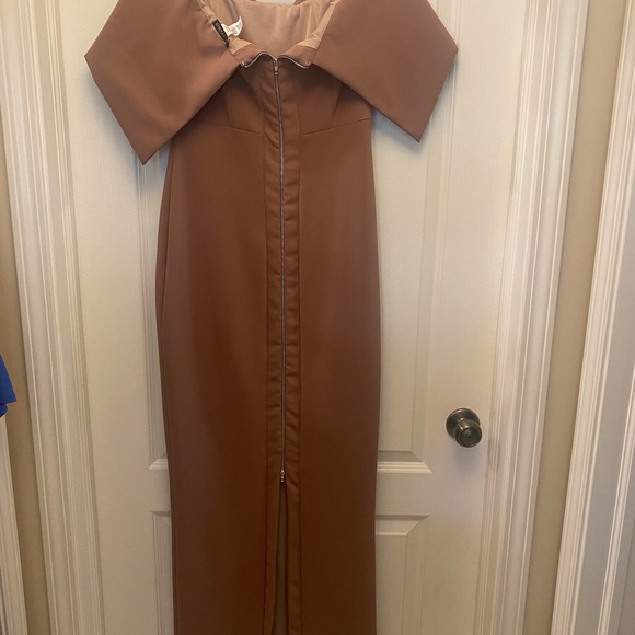 AG Studio Long off the shoulder dress size medium - Picture 2 of 3